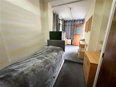 STAFF SLEEP IN ROOM